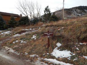 Trail picks up again on the right